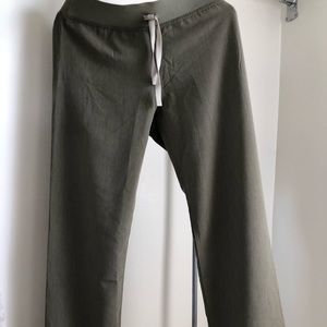 Heathered olive figs scrub pants